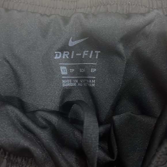 Womens nike dry fit shorts - Picture 2 of 2